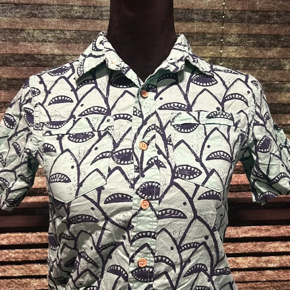 Cat & Jack Boys Green w Blue Shark Print SS Button Front Cotton Shirt Med 8/10 - Picture 5 of 8